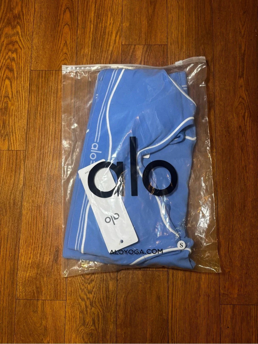 ALO Yoga Blue Sports Bra and Legging Set with White Piping (Small) - Picture 2 of 2